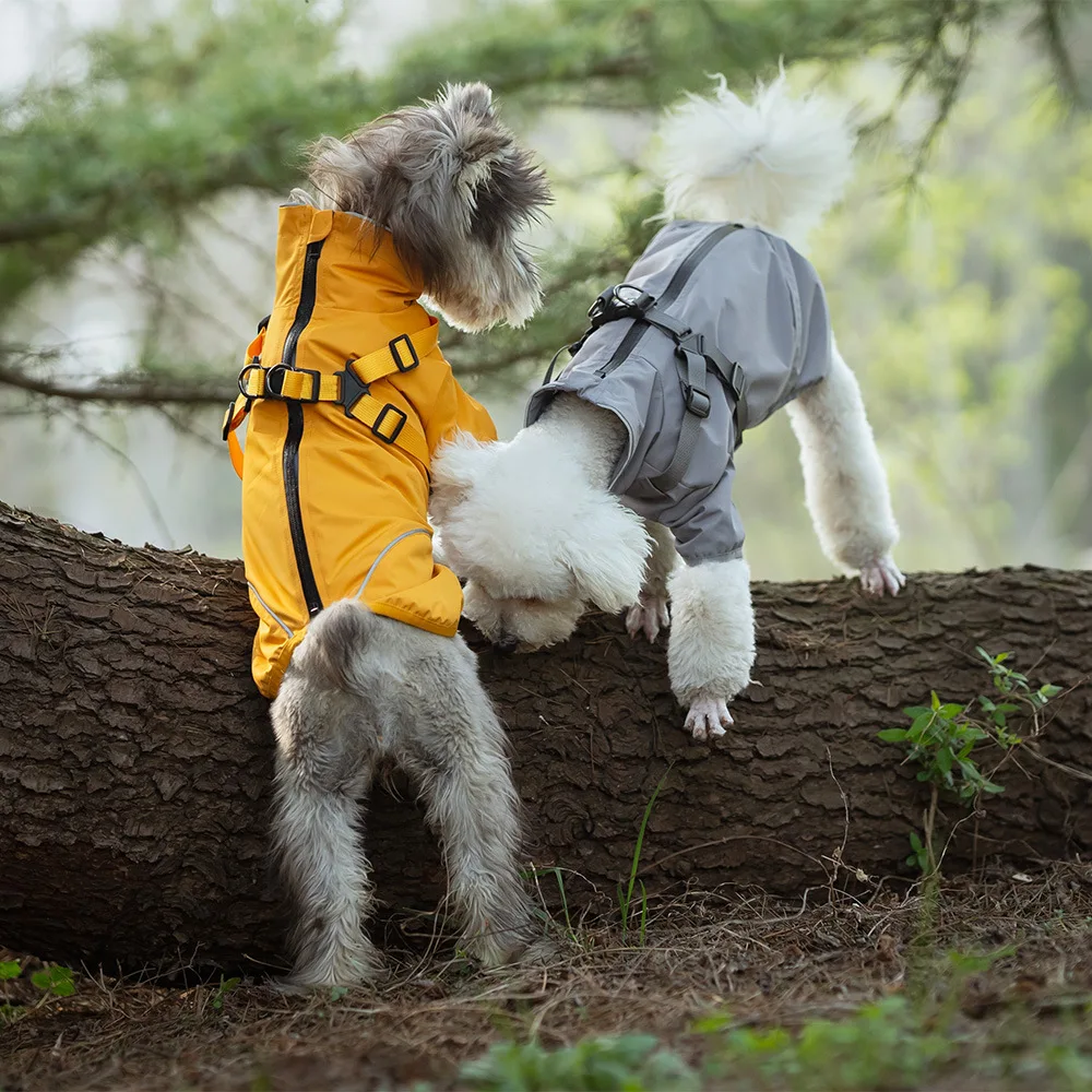 Chaqueta impermeable para la lluvia para perros con arnés, impermeable reflectante de seguridad para perros pequeños, chaquetas al aire libre para mascotas para acampar en la jungla