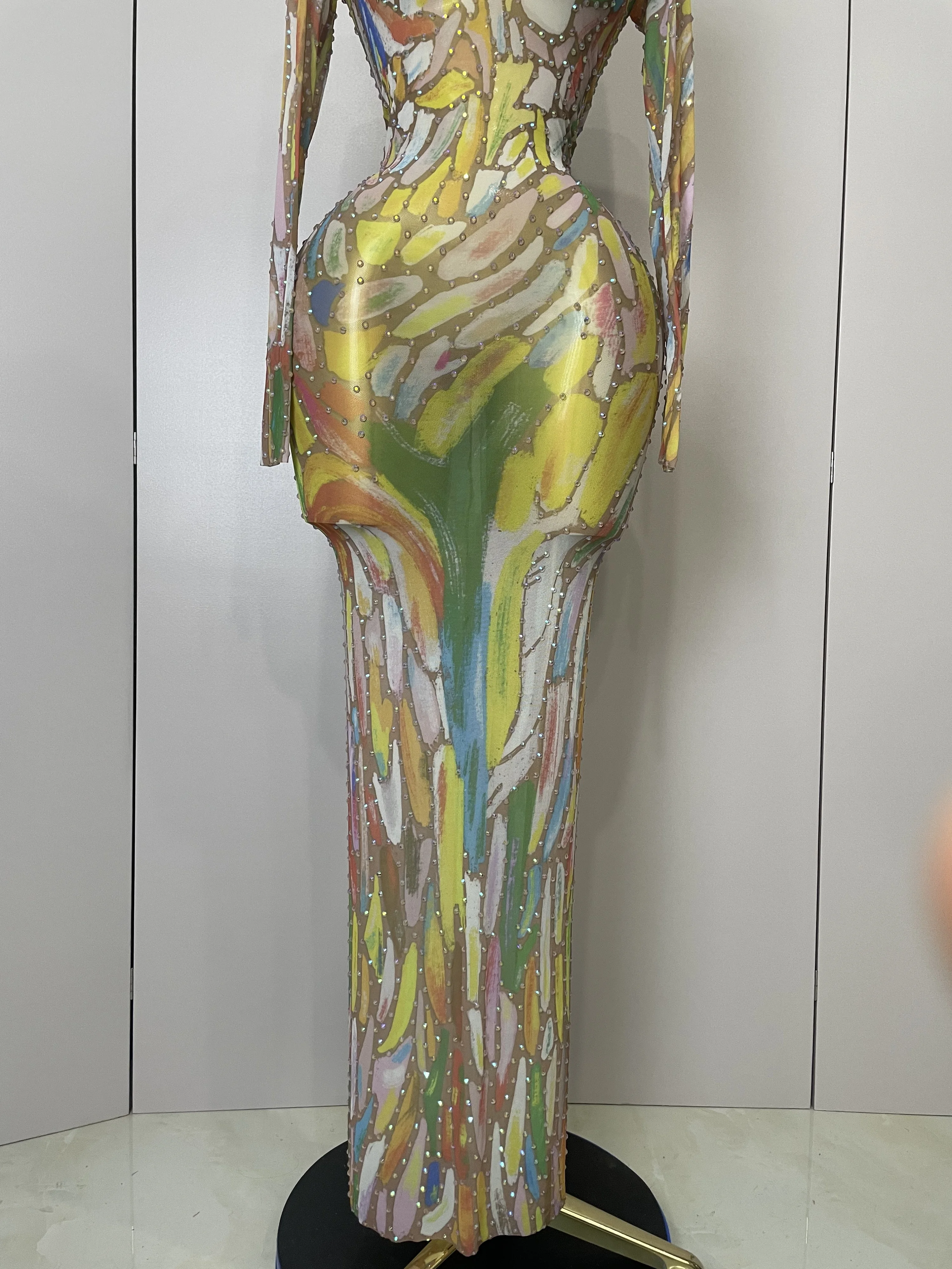 Vestido largo estampado colorido con cuello alto y diamantes de imitación brillantes para mujer, traje Sexy de noche para celebración de cumpleaños, puesta en escena, 2025