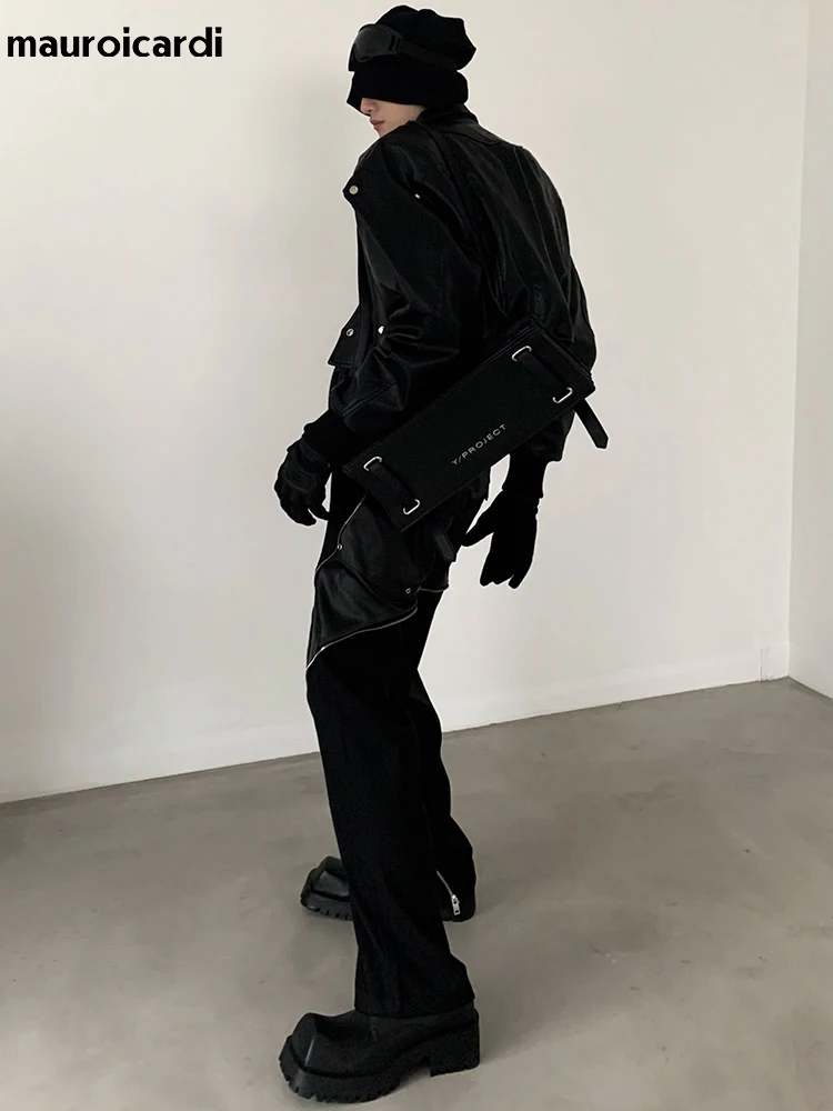 Mauroicardi primavera otoño fresco guapo corto de gran tamaño negro Pu chaqueta de cuero hombres con hombreras cremallera de manga larga 2023