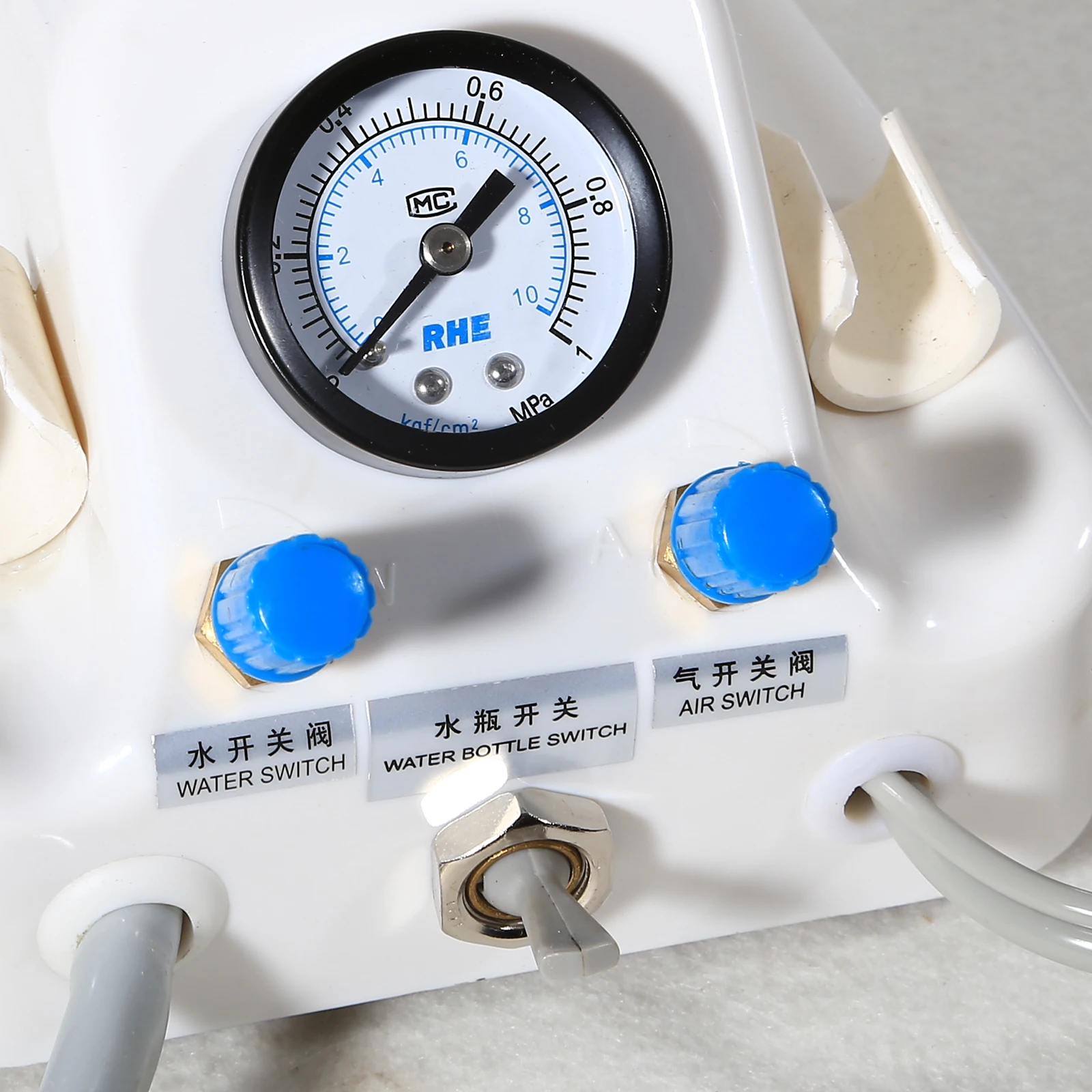 Unidad de turbina de aire Dental portátil que funciona con compresor, botella de jeringa de Triple pulverización y Pedal, herramientas de limpieza de dentista de 2/4 agujeros