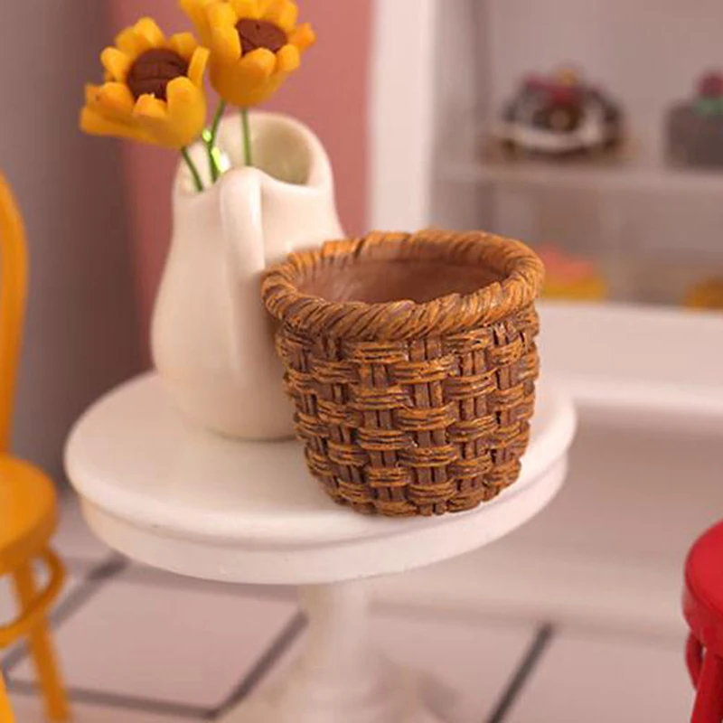 Mini cesta de mimbre tejida a mano para casa de muñecas, bonita cesta de almacenamiento de alimentos vegetales, decoración en miniatura, 1/12