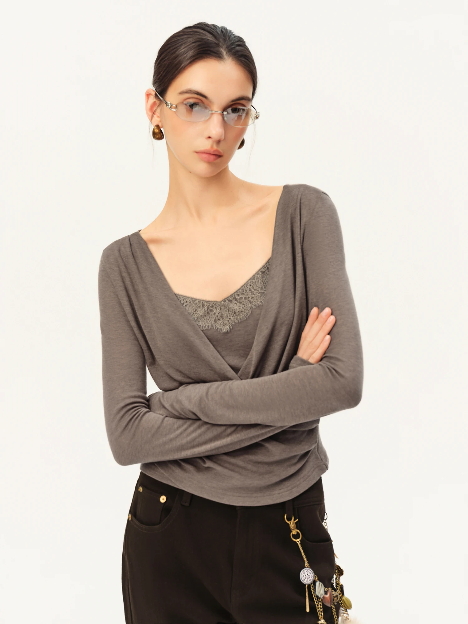 ZIQIAO Camiseta Casual de Manga Larga con Cuello en V Cruzado y Encaje de Lana para Mujer, Estilo Nuevo de Otoño 2026, Sexy y Ajustada para Chicas