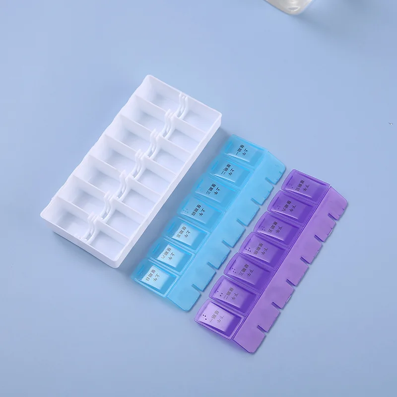Caja de medicamentos portátil de doble fila, pequeña, de gran capacidad para siete días a la semana, con 14 compartimentos y tapa abierta para almacenamiento de medicamentos.