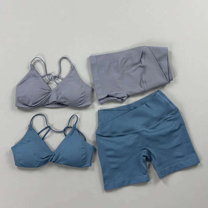 Conjunto de Shorts de Yoga con Cintura Cruzada y Efecto Scrunch, y Sujetador Deportivo con Frente Cruzado para Gimnasio y Fitness