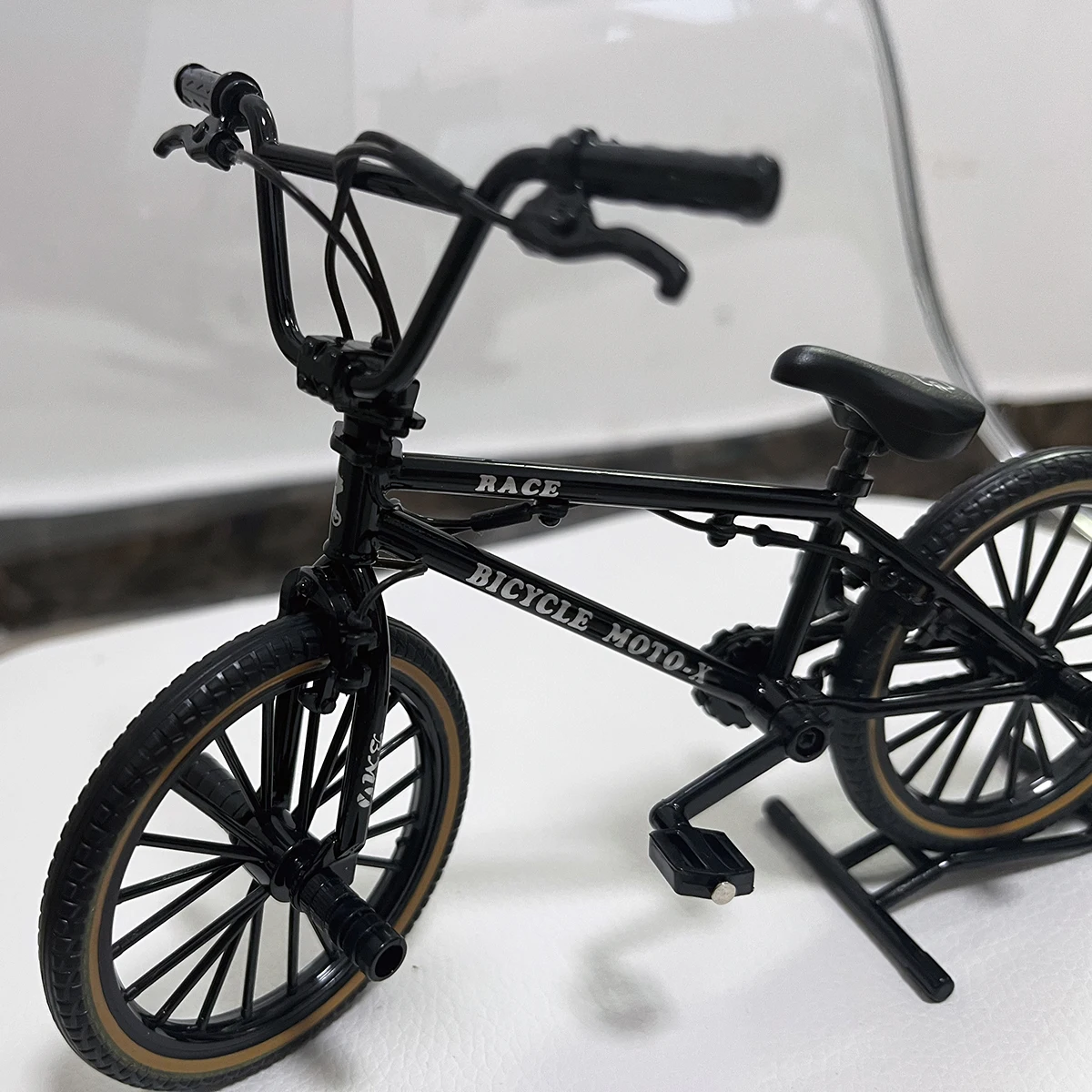 Miniatura de Bicicleta de Aleación a Escala 1:8, Decoración de Metal Fundido a Presión, Bicicleta de Montaña Negra, Simulación, Colección, Regalos, Juguetes para Niños
