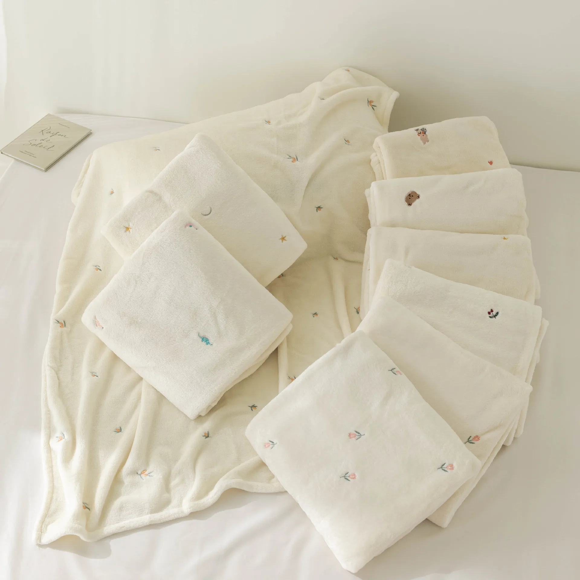 Manta de lana para bebé recién nacido, mantas para envolver al recién nacido, funda suave y cálida para cochecito, ropa de cama con bordado de oso, accesorios para bebés