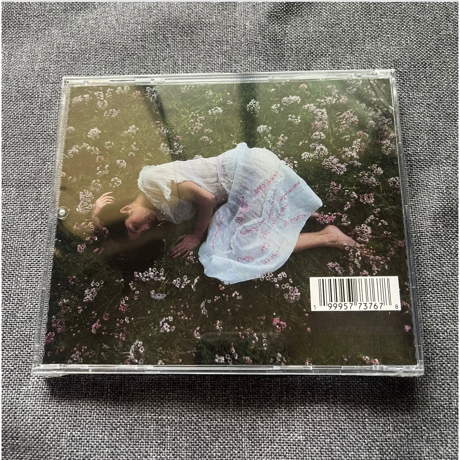 CD de música moderna, disco con un distintivo estilo vocal individual, estuche de plástico duro estándar para reproducción.