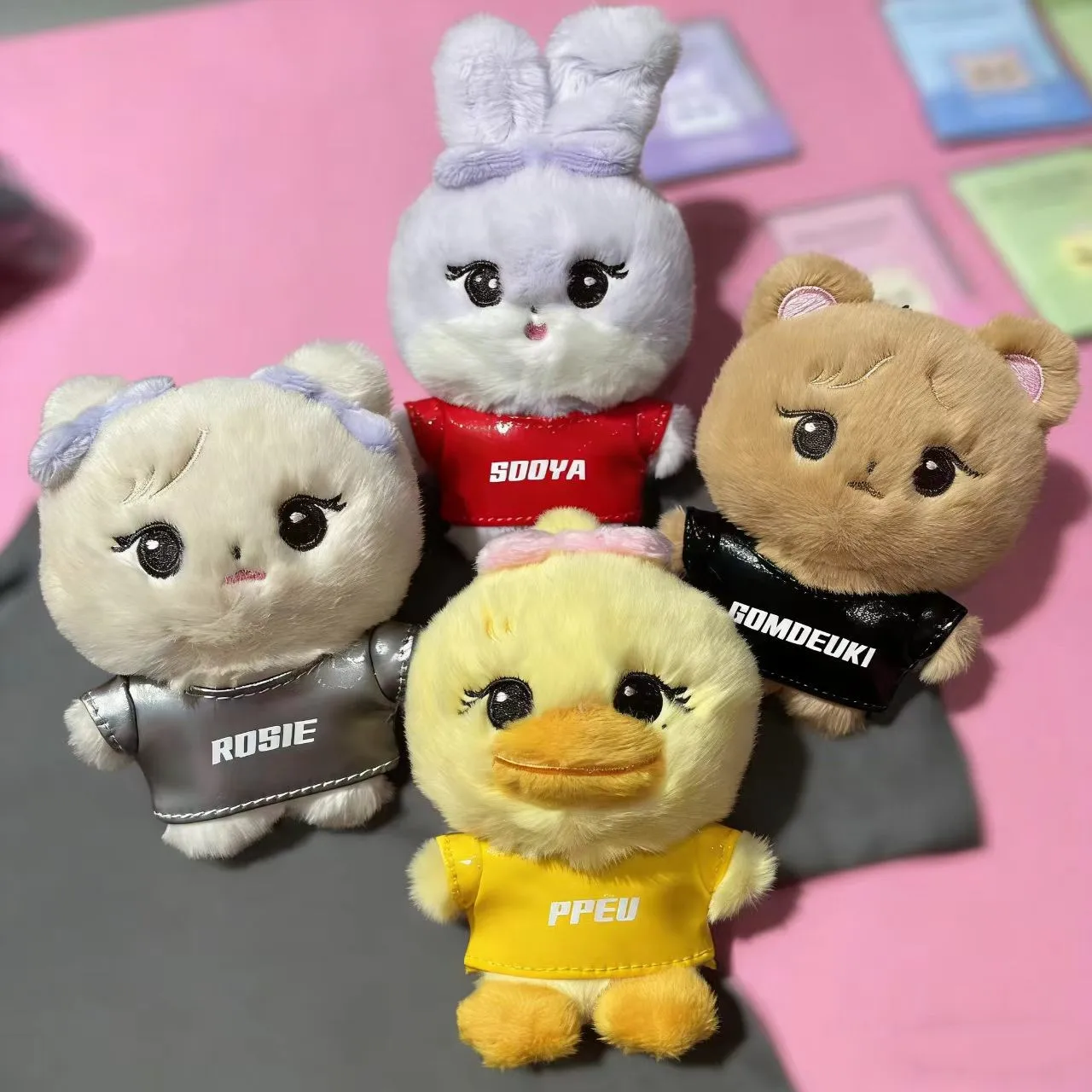 Llavero de peluche de ídolo Kpop, bonito colgante de dibujos animados Kawaii para mochila, regalo para fans, accesorios de cumpleaños para mujeres y niñas