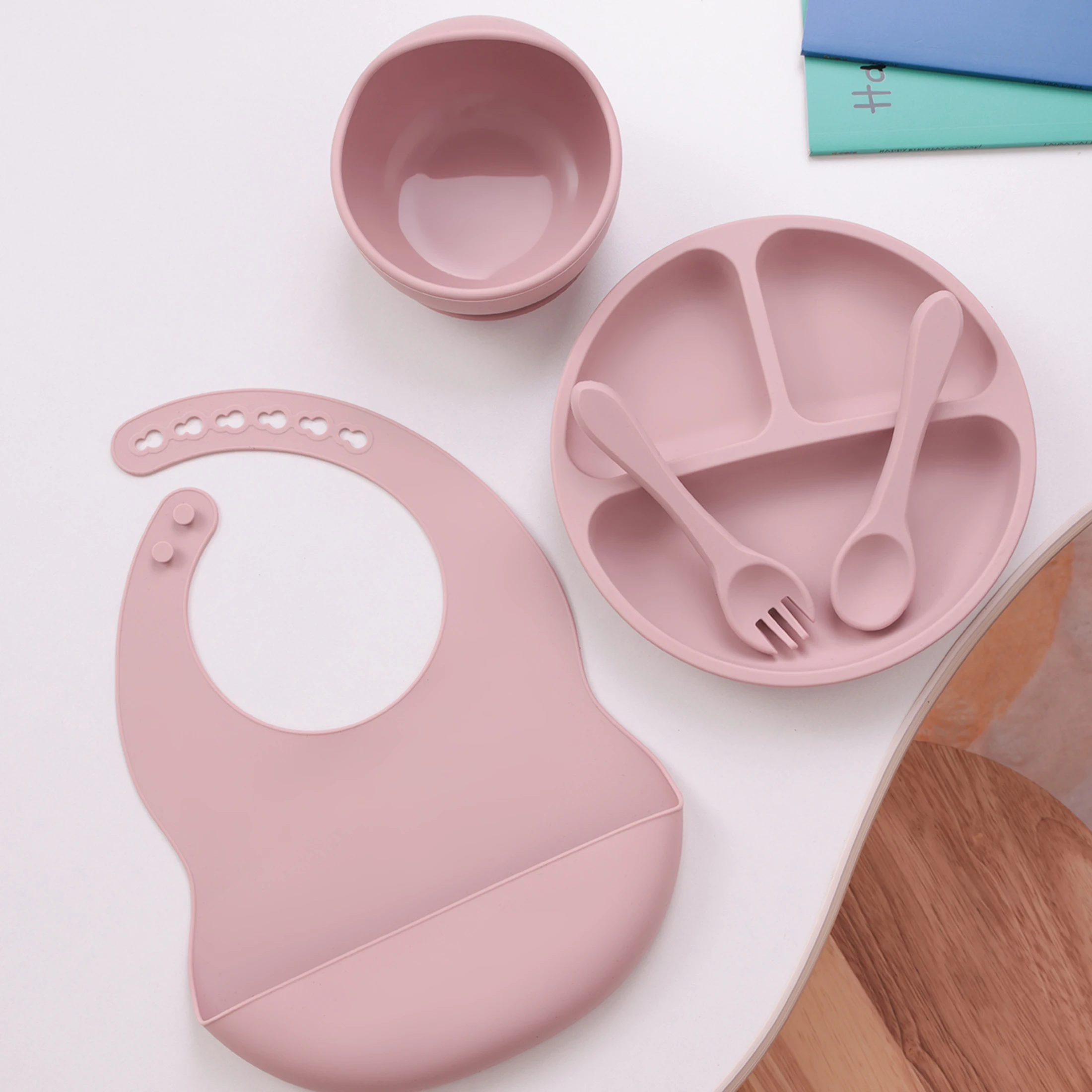 Color niños 5 uds juego de alimentación de bebé de silicona platos de succión plato sin BPA tazón con ventosa babero cuchara tenedor vajilla de entrenamiento juego de regalo